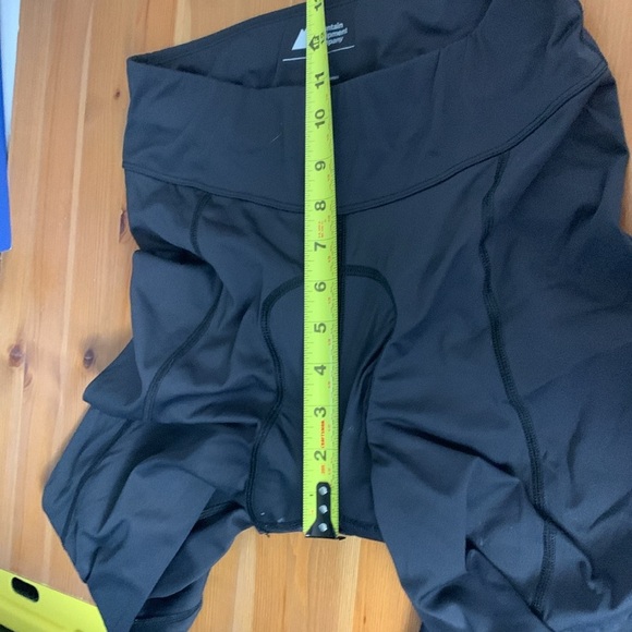 MEC Padded Performance Cycling Pants, 3/4 Length, Reflective, Stretch - Picture 4 of 7